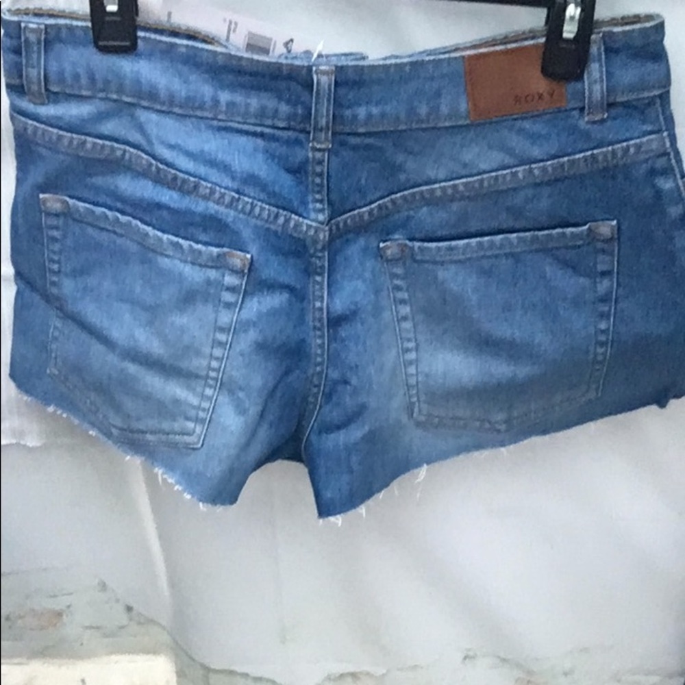 New Women’s Roxy Raw Hem High Rise Denim Shorts - Picture 2 of 7